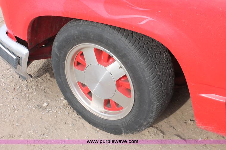 image for item H8344 1988 GMC Sierra 1500 pickup truck