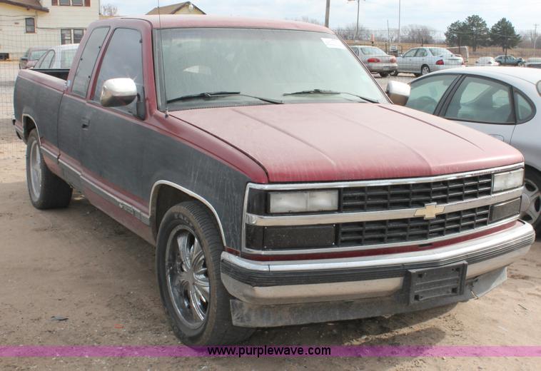 image for item H8345 1990 Chevrolet Silverado 1500 Ext. Cab pickup truck