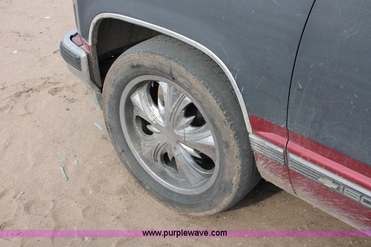 image for item H8345 1990 Chevrolet Silverado 1500 Ext. Cab pickup truck