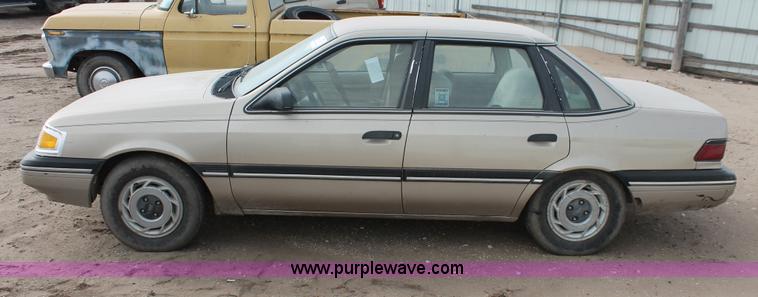 image for item H8347 1988 Ford Tempo LX