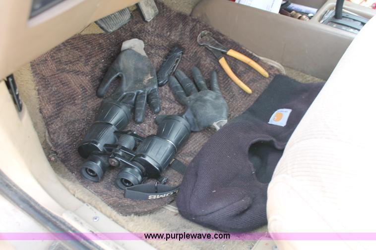 image for item H8347 1988 Ford Tempo LX