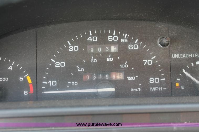 image for item H8347 1988 Ford Tempo LX