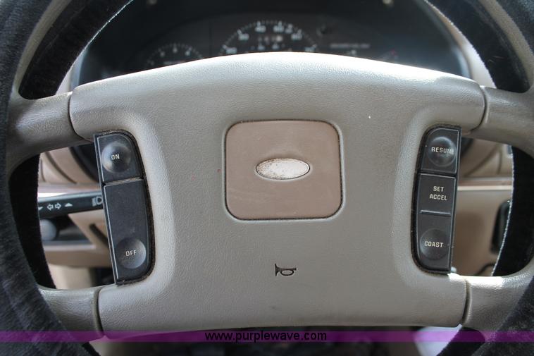 image for item H8347 1988 Ford Tempo LX