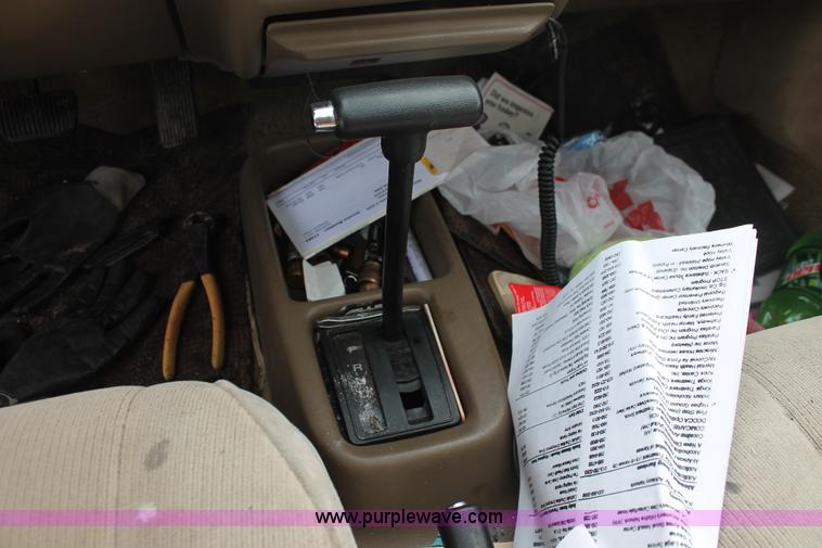 image for item H8347 1988 Ford Tempo LX