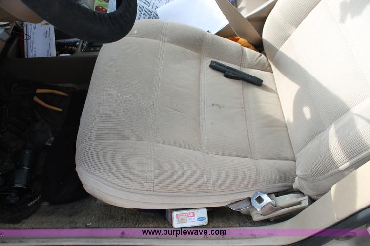 image for item H8347 1988 Ford Tempo LX