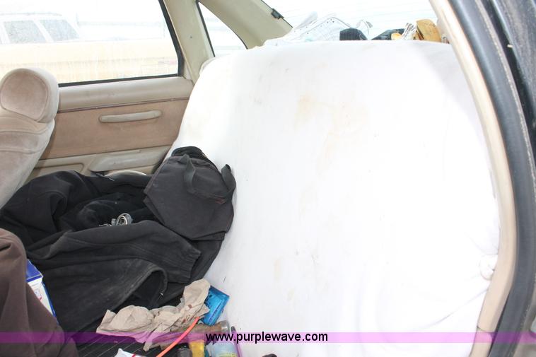 image for item H8347 1988 Ford Tempo LX