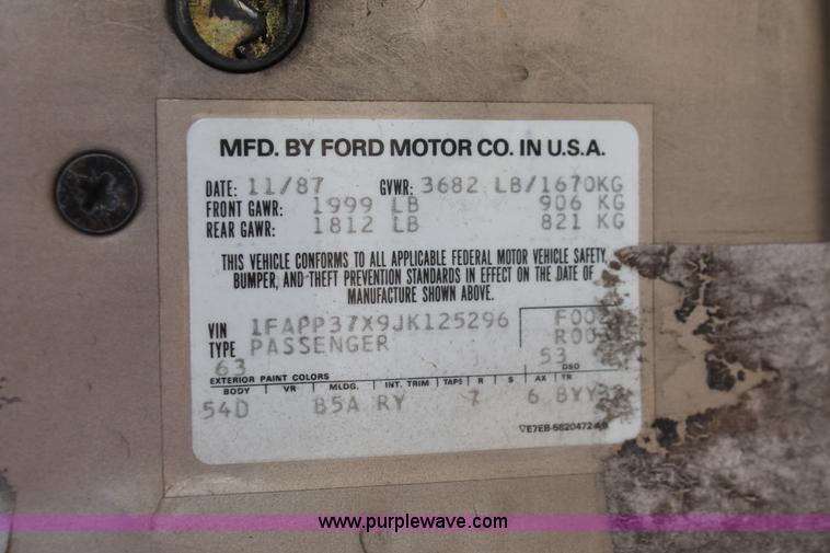 image for item H8347 1988 Ford Tempo LX