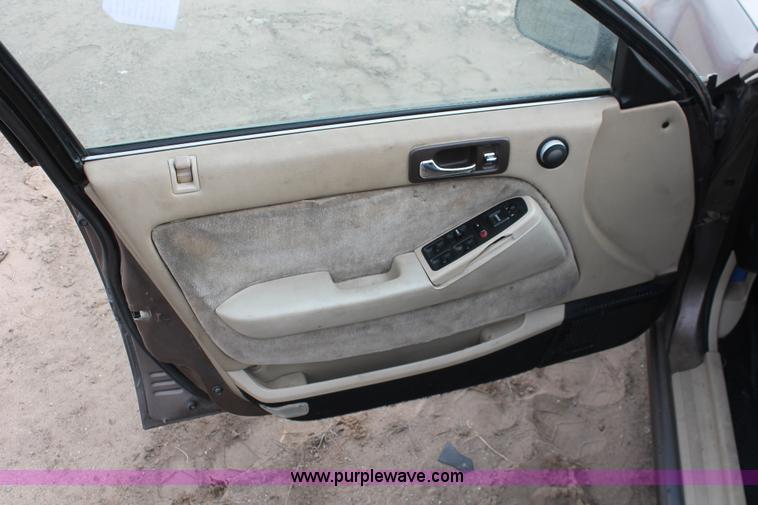 image for item H8348 1990 Honda Accord LX