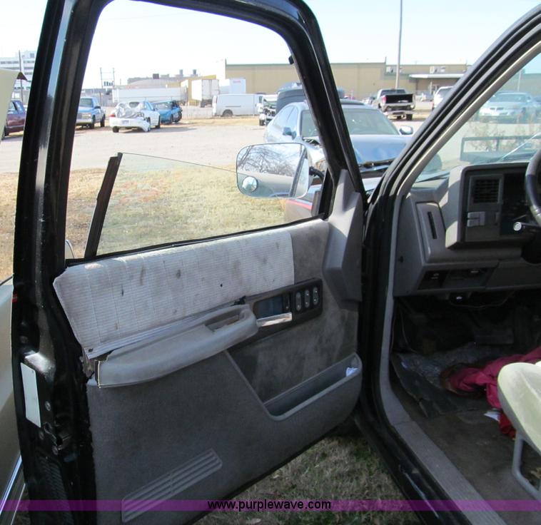 image for item I1310 1992 GMC Sierra 1500 Ext. Cab pickup truck