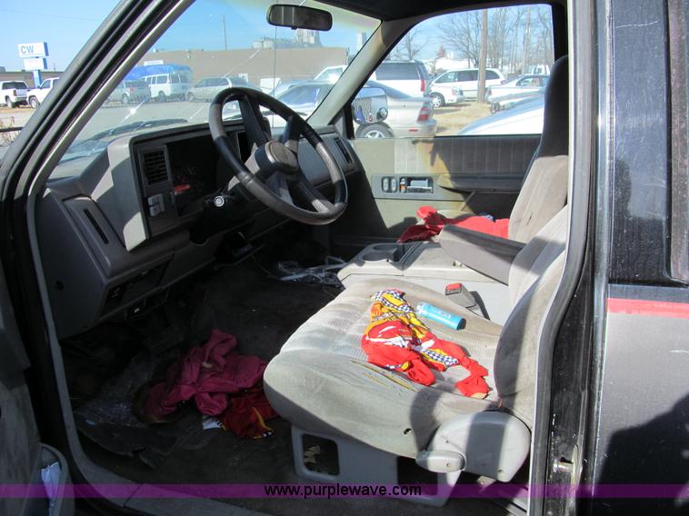 image for item I1310 1992 GMC Sierra 1500 Ext. Cab pickup truck