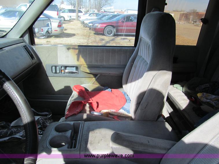 image for item I1310 1992 GMC Sierra 1500 Ext. Cab pickup truck