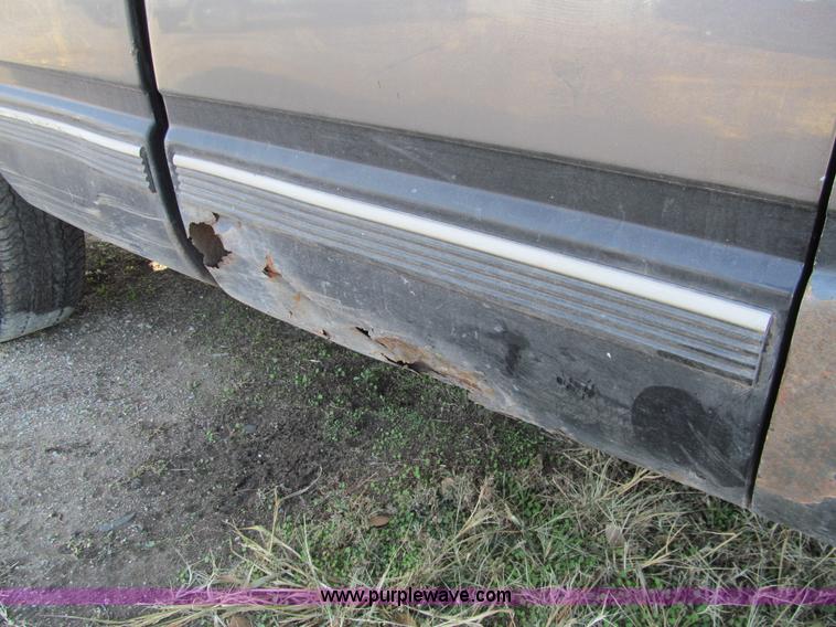 image for item I1310 1992 GMC Sierra 1500 Ext. Cab pickup truck