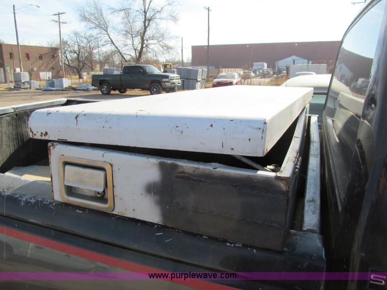 image for item I1310 1992 GMC Sierra 1500 Ext. Cab pickup truck