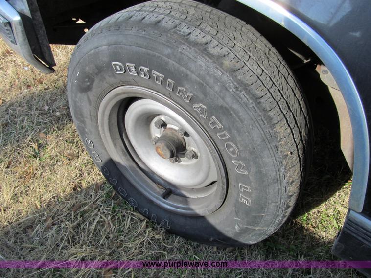 image for item I1310 1992 GMC Sierra 1500 Ext. Cab pickup truck