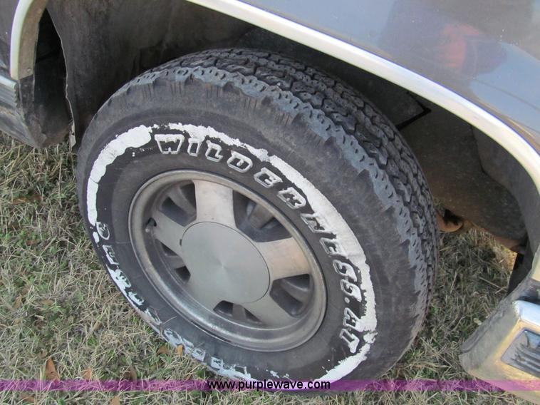 image for item I1310 1992 GMC Sierra 1500 Ext. Cab pickup truck