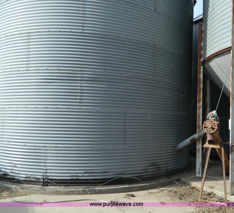 image for item AD9910 Superior 5,000 bushel grain bin