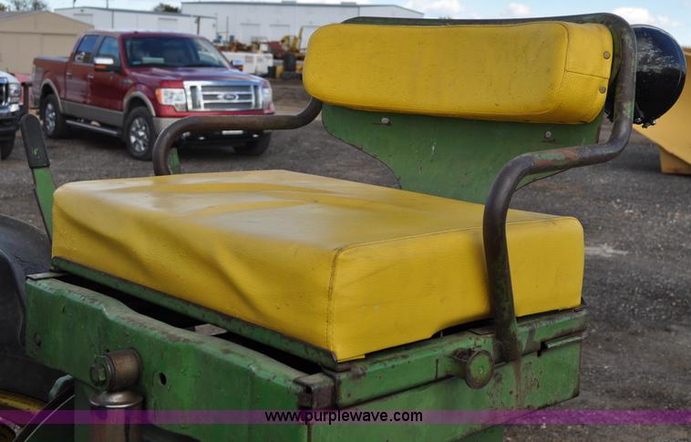 image for item G6195 1960 John Deere 730 tractor