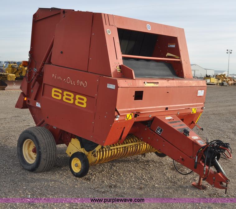 image for item G6343 New Holland 688 round baler