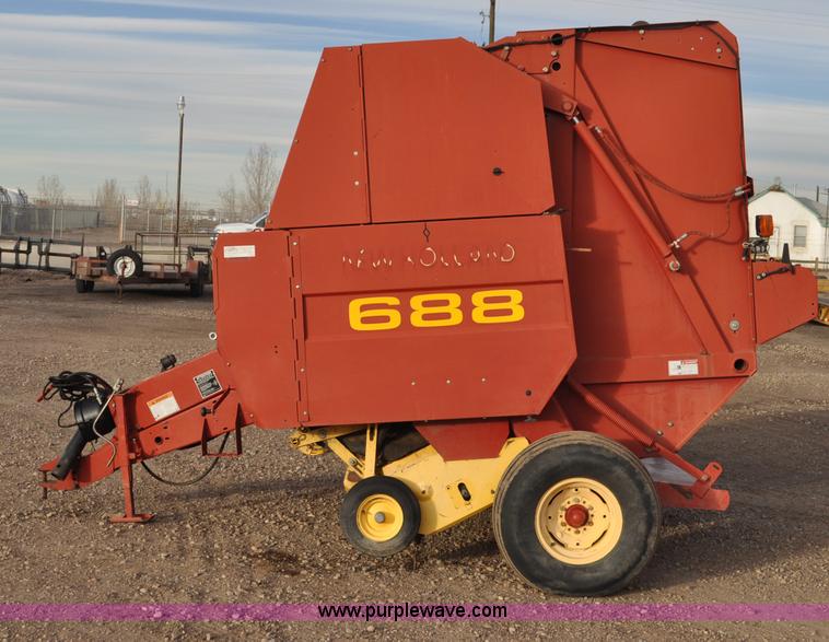 image for item G6343 New Holland 688 round baler