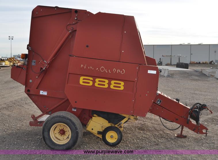 image for item G6343 New Holland 688 round baler