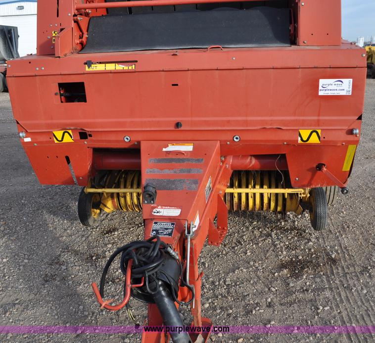 image for item G6343 New Holland 688 round baler