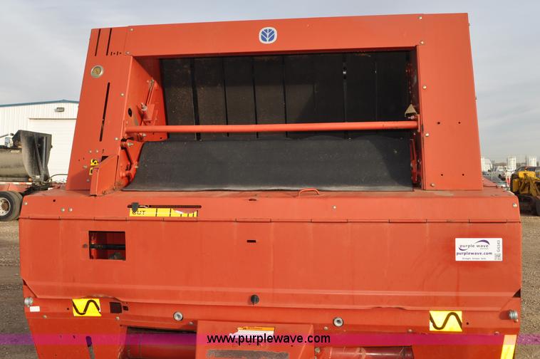 image for item G6343 New Holland 688 round baler