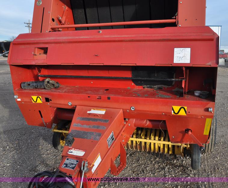 image for item G6343 New Holland 688 round baler
