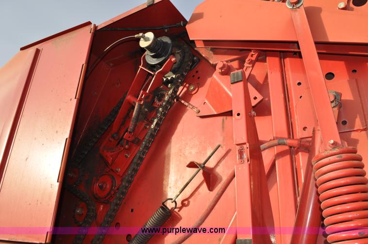 image for item G6343 New Holland 688 round baler