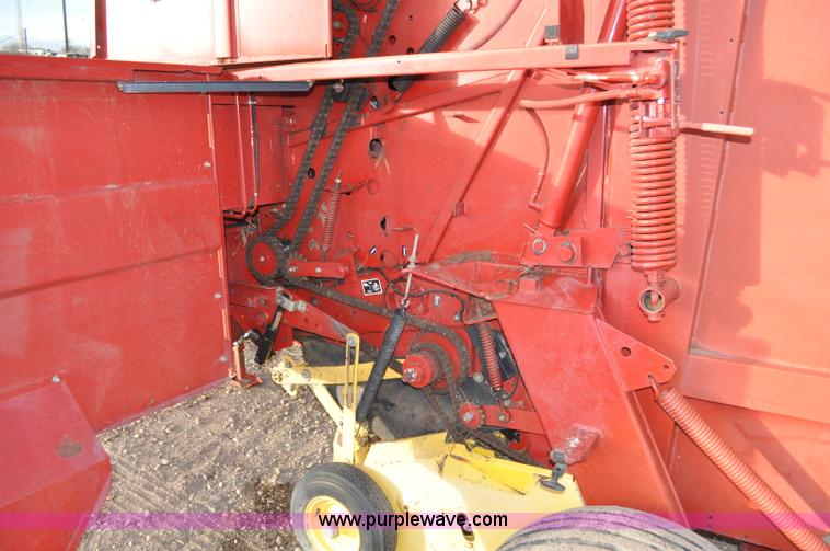 image for item G6343 New Holland 688 round baler