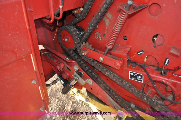 image for item G6343 New Holland 688 round baler
