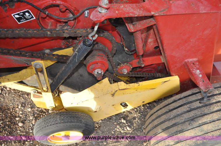 image for item G6343 New Holland 688 round baler