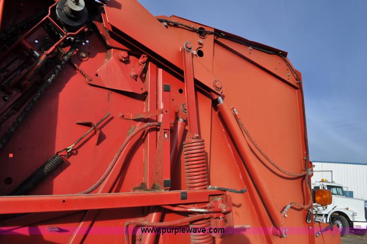 image for item G6343 New Holland 688 round baler