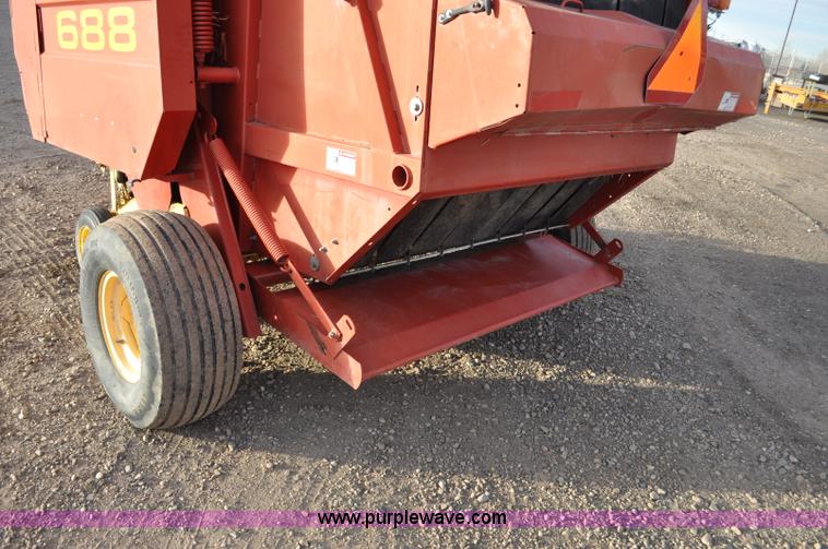 image for item G6343 New Holland 688 round baler