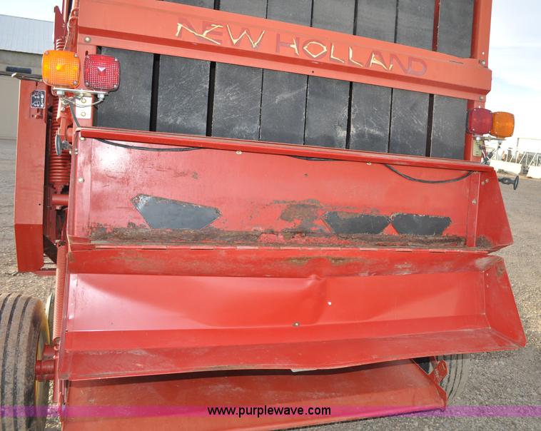 image for item G6343 New Holland 688 round baler