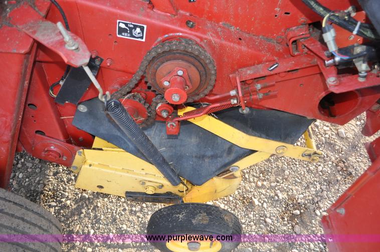 image for item G6343 New Holland 688 round baler