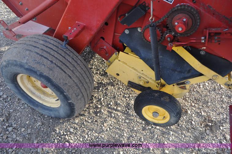 image for item G6343 New Holland 688 round baler