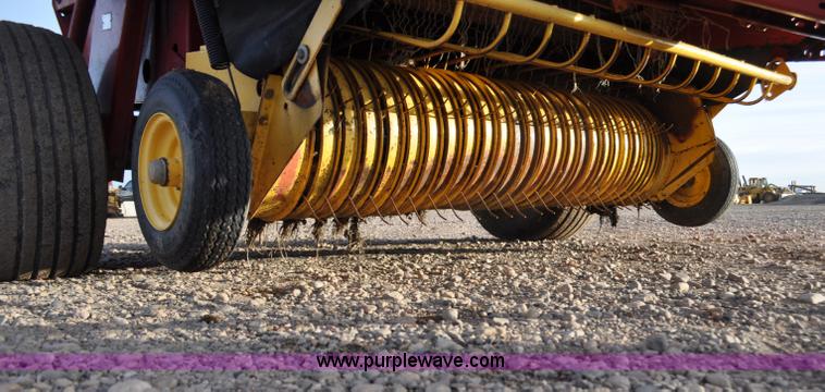 image for item G6343 New Holland 688 round baler