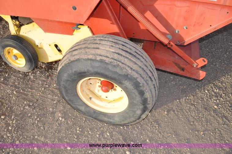 image for item G6343 New Holland 688 round baler