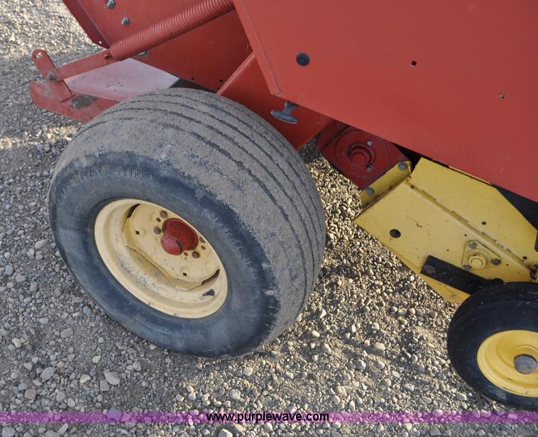 image for item G6343 New Holland 688 round baler