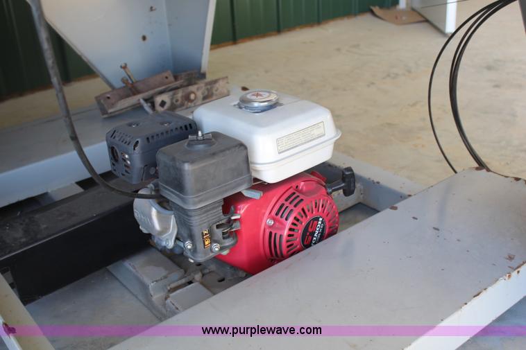 image for item H7757 Friesen 220 seed tender