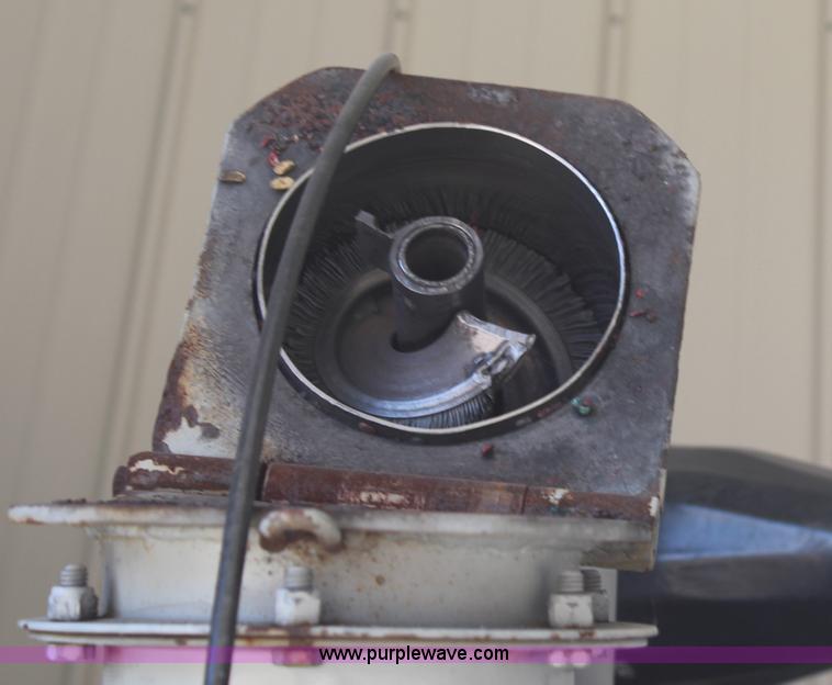 image for item H7757 Friesen 220 seed tender