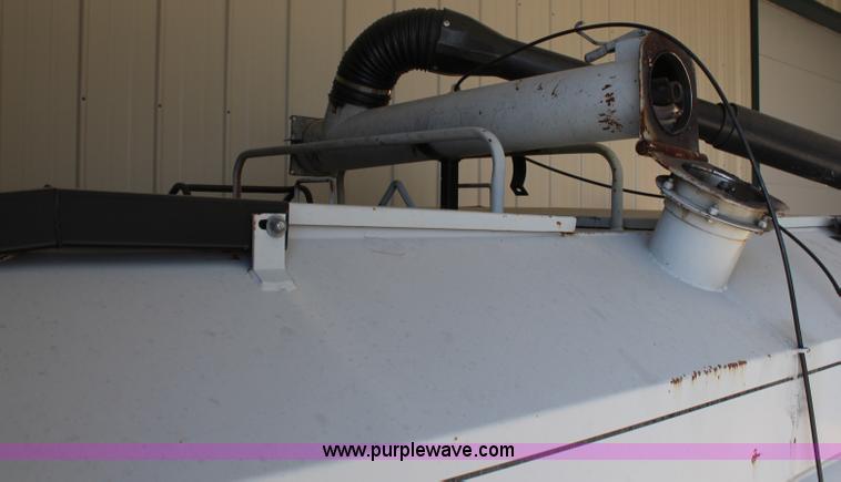 image for item H7757 Friesen 220 seed tender