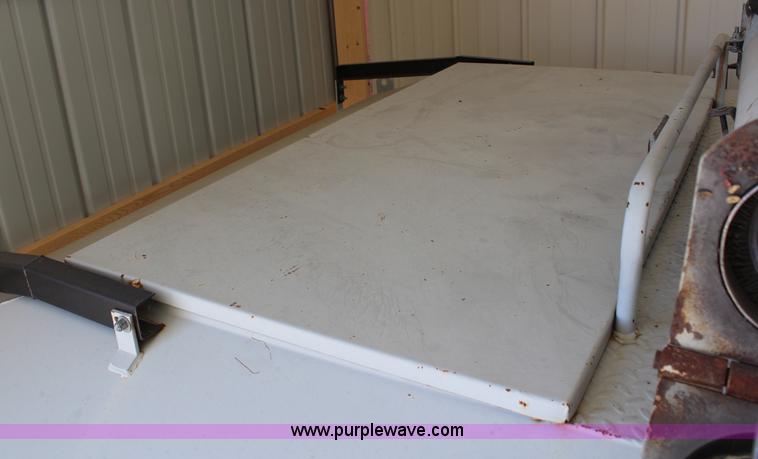 image for item H7757 Friesen 220 seed tender