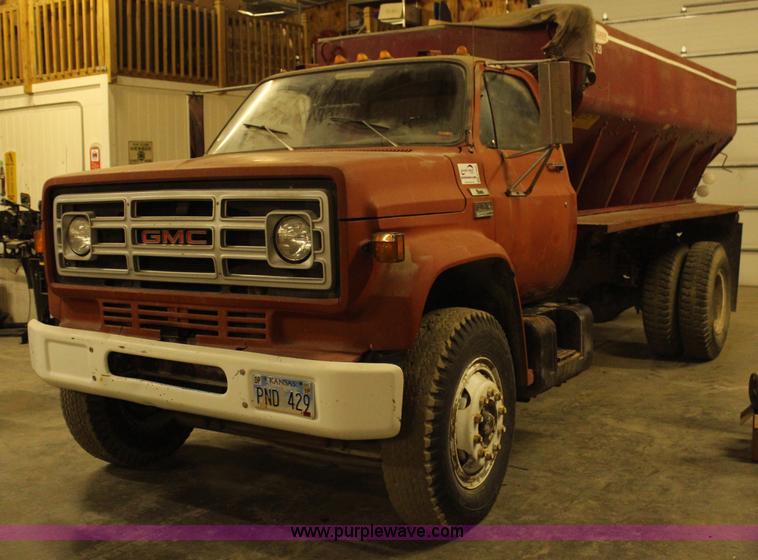 image for item H7805 1979 GMC 7000 spreader truck