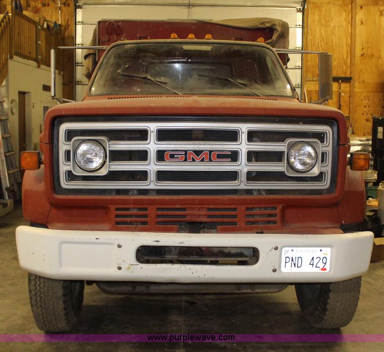 image for item H7805 1979 GMC 7000 spreader truck