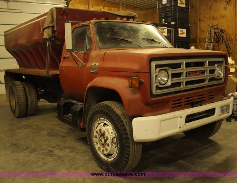image for item H7805 1979 GMC 7000 spreader truck