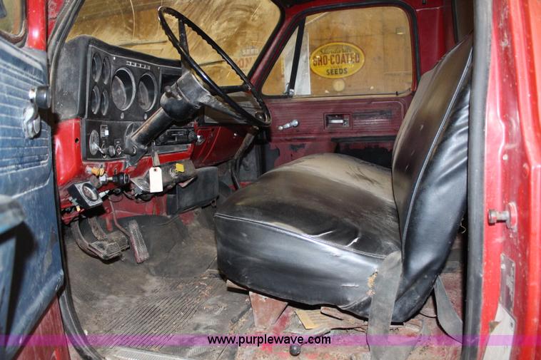 image for item H7805 1979 GMC 7000 spreader truck