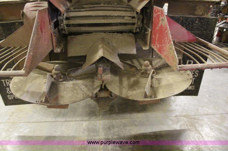 image for item H7805 1979 GMC 7000 spreader truck