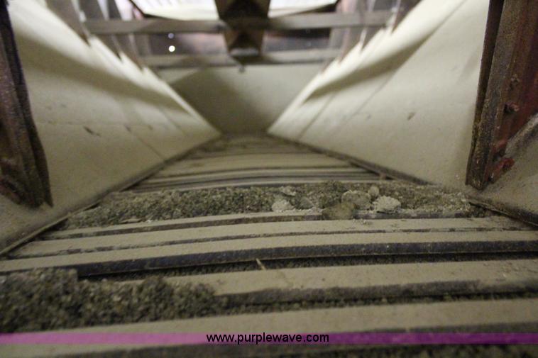 image for item H7805 1979 GMC 7000 spreader truck