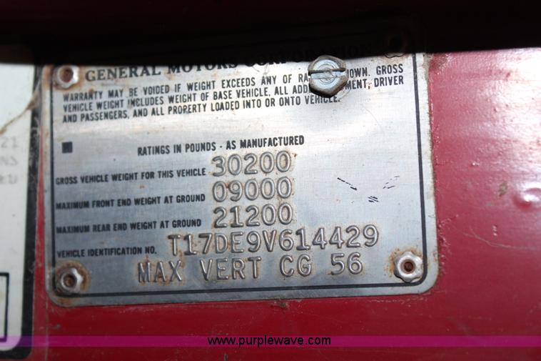 image for item H7805 1979 GMC 7000 spreader truck